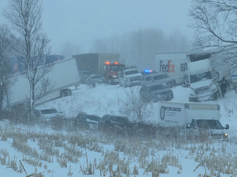 АНУ-ын Мичиган мужид цасан шуурганы улмаас 100 орчим автомашин осолдлоо